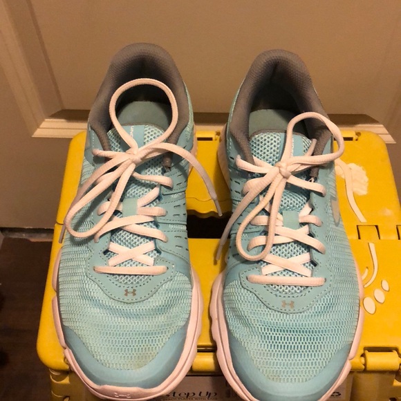 Underarmour tennis shoes. Great condition. - Picture 2 of 3